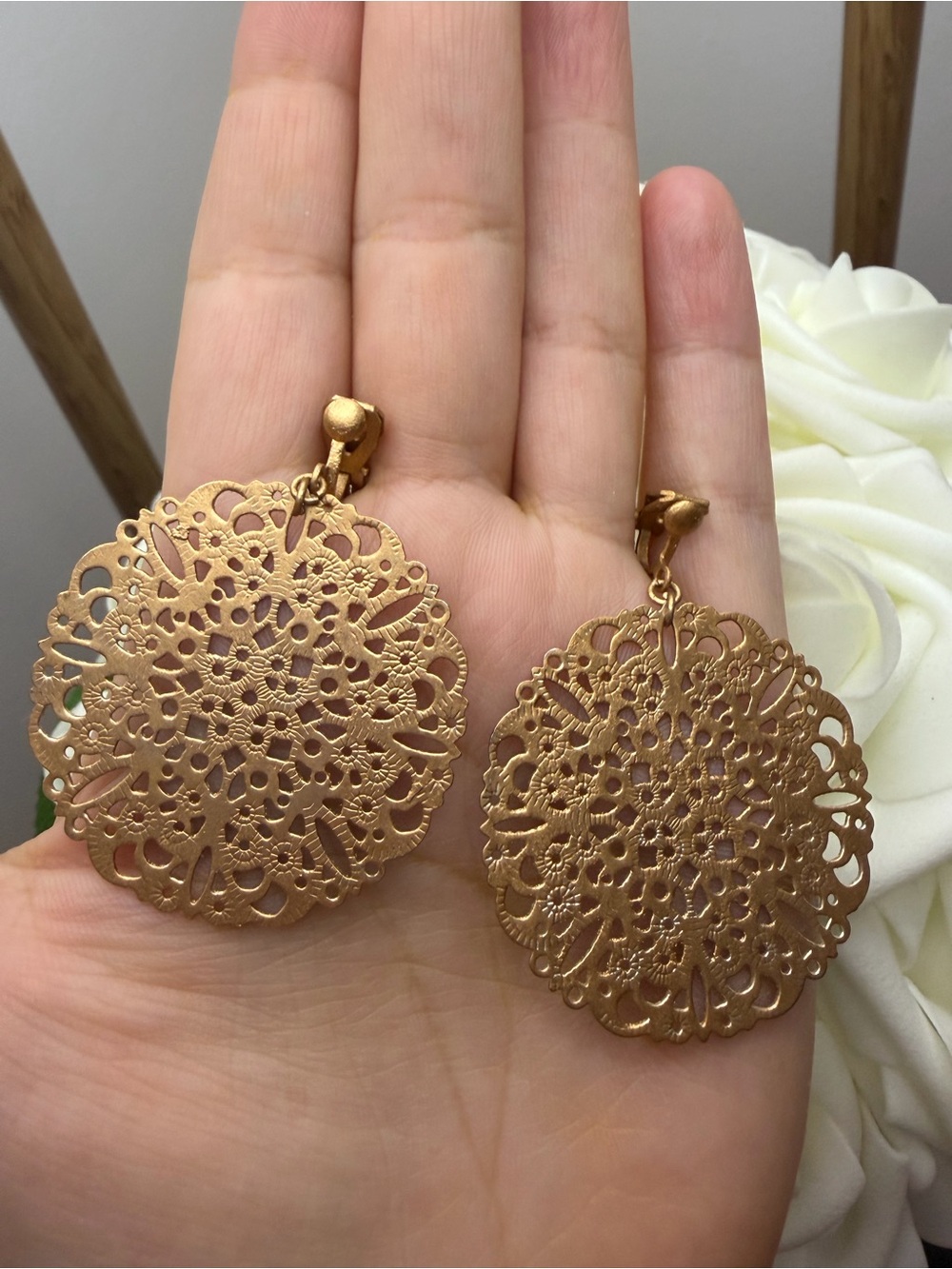 Vintage Gold Filigree Round Drop Earrings - Elegant Women's Jewelry